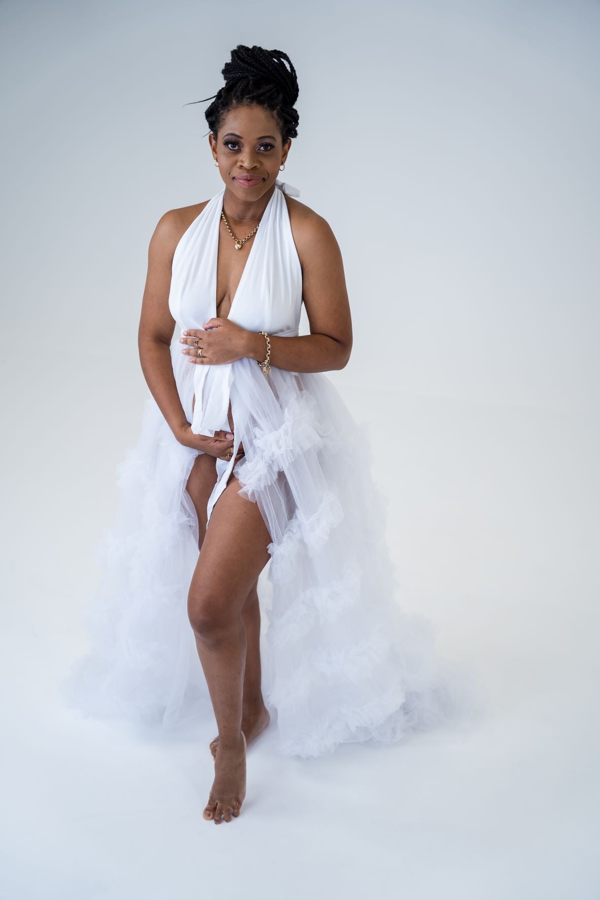 white maternity dresses for photoshoot