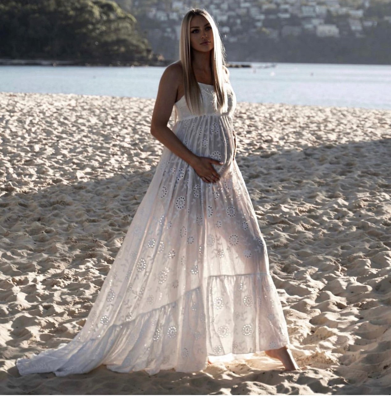 white maternity dresses for photoshoot